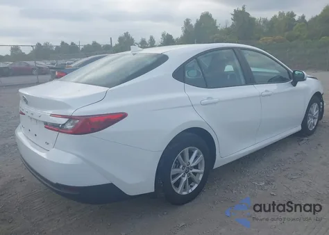 2025 Toyota Camry Le z USA, uszkodzony, nr VIN 4T1DAACK3SU045989